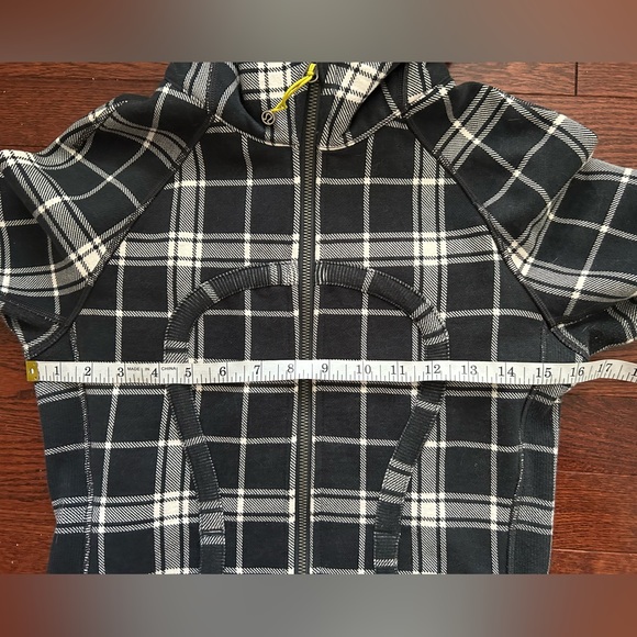 EUC lululemon Scuba Hoodie II Varsity Plaid Size 4 - Picture 9 of 10